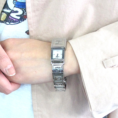 Fendi(���) 5500L ��� ��ũ�� ��ƿ ��� ������ �ð� �̹���5 - ���̺��� �߰���ǰ