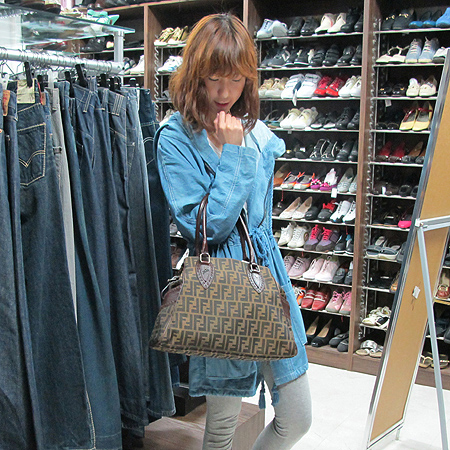 Fendi(���) 8BN162 FF �ΰ� ��ī ��Ʈ�� �̹���6 - ���̺��� �߰���ǰ