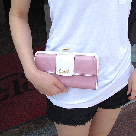 Coach(��ġ) ���� �ΰ� ��� ��ũ �÷� ������ �̹���5 - ���̺��� �߰���ǰ