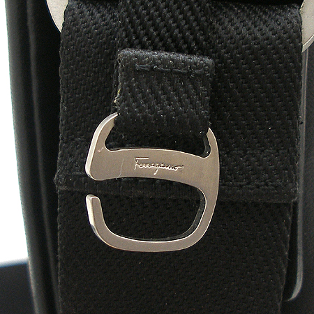 Ferragamo(��󰡸�) 24 5010 ���� ���� ũ�ν��� �̹���5 - ���̺��� �߰���ǰ