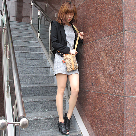 Coach(��ġ) �ñ׳�ó �ڰ��� ũ�ν���+ ��ġ ŰȦ�� �̹���6 - ���̺��� �߰���ǰ
