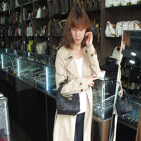 Fendi(���) 8BK066 FF ��Ƽ �÷� �ΰ� �̴� �Ŀ�ġ ����� �̹���6 - ���̺��� �߰���ǰ