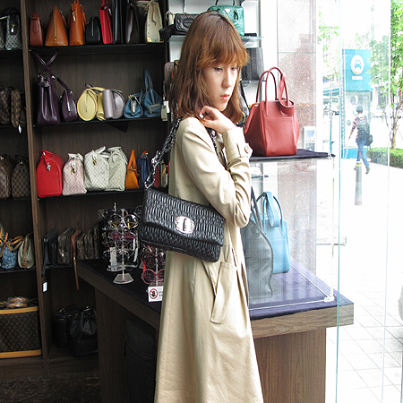 MiuMiu(�̿�̿�) RP0233 ����ũ����Ż ü�� ���̴�Ʈ Ŭ��ġ �� ü�� ����� �̹���6 - ���̺��� �߰���ǰ