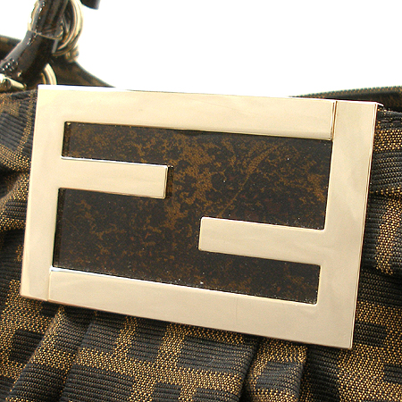 Fendi(���) 8BR616 FF �ΰ� ��ī �ڰ��� ü�� ��Ʈ�� �̹���4 - ���̺��� �߰���ǰ