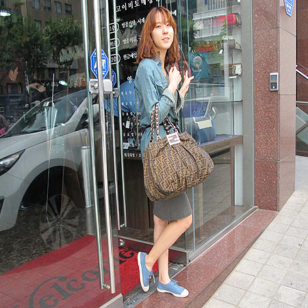 Fendi(���) 8BR616 FF �ΰ� ��ī �ڰ��� ü�� ��Ʈ�� �̹���5 - ���̺��� �߰���ǰ