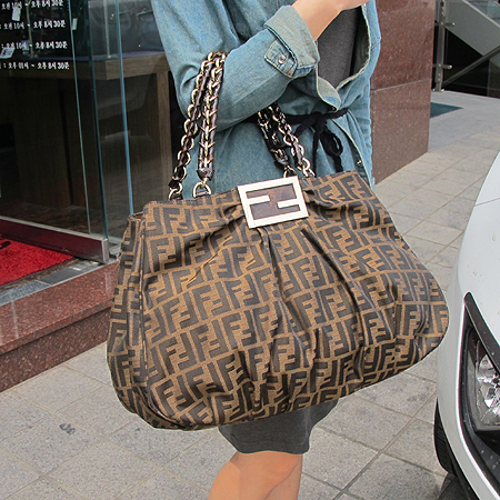 Fendi(���) 8BR616 FF �ΰ� ��ī �ڰ��� ü�� ��Ʈ�� �̹���6 - ���̺��� �߰���ǰ