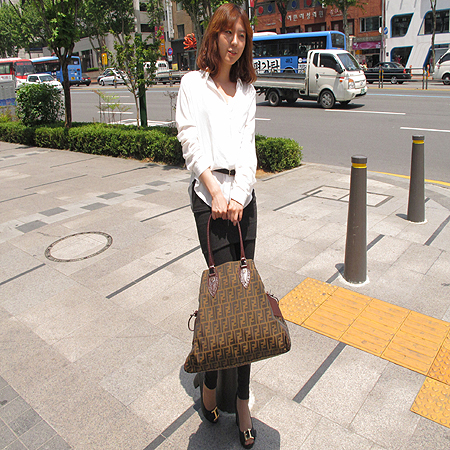 Fendi(���) 8BN158 FF�ΰ� �ڰ��� ��ī �� ��Ʈ�� �̹���5 - ���̺��� �߰���ǰ