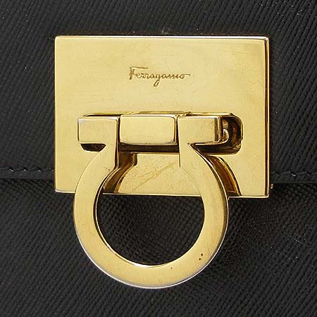 Ferragamo(��󰡸�) 21 0160 ���� ��ġ�� ��� �簢 ��Ʈ�� + ũ�ν� ��Ʈ�� �̹���3 - ���̺��� �߰���ǰ