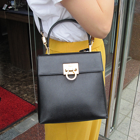 Ferragamo(��󰡸�) 21 0160 ���� ��ġ�� ��� �簢 ��Ʈ�� + ũ�ν� ��Ʈ�� �̹���6 - ���̺��� �߰���ǰ