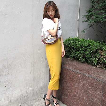 Fendi(���) 8BN135 FF �ΰ� �ڰ��� ��ī ��Ƽ ��� Ŭ��ġ �� ��Ʈ ����� �̹���5 - ���̺��� �߰���ǰ