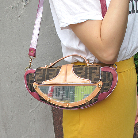 Fendi(���) 8BN135 FF �ΰ� �ڰ��� ��ī ��Ƽ ��� Ŭ��ġ �� ��Ʈ ����� �̹���6 - ���̺��� �߰���ǰ
