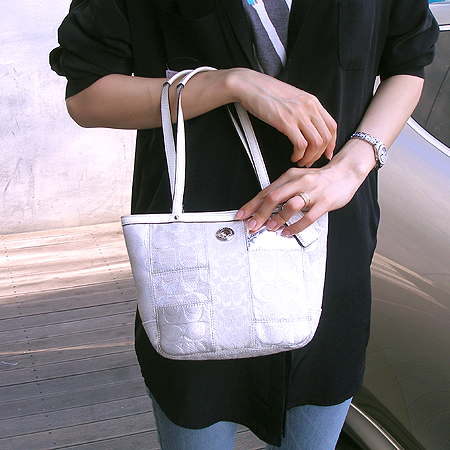 Coach(��ġ) �ñ׳��� ��Ʈ�� �̹���6 - ���̺��� �߰���ǰ