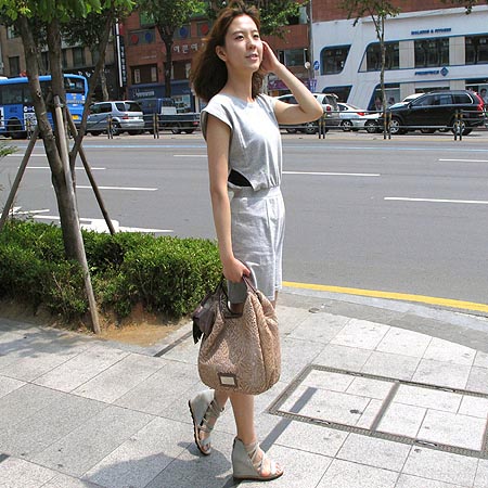VALENTINO(�߷�Ƽ��) 4WB00963 NUAGE ������ ���� �Ž� ����� W �̹���5 - ���̺��� �߰���ǰ