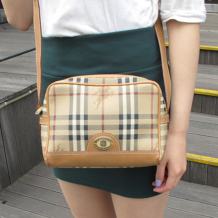 Burberry(������) �ΰ� Ŭ���� üũ ũ�ν��� �̹���6 - ���̺��� �߰���ǰ