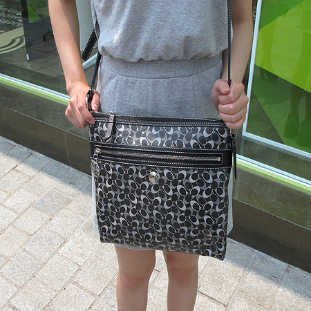 Coach(��ġ) �ñ׳�ó PVC ũ�ν��� �̹���6 - ���̺��� �߰���ǰ