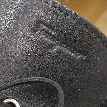 Ferragamo(󰡸)     ̹5 - ̺ ߰ǰ