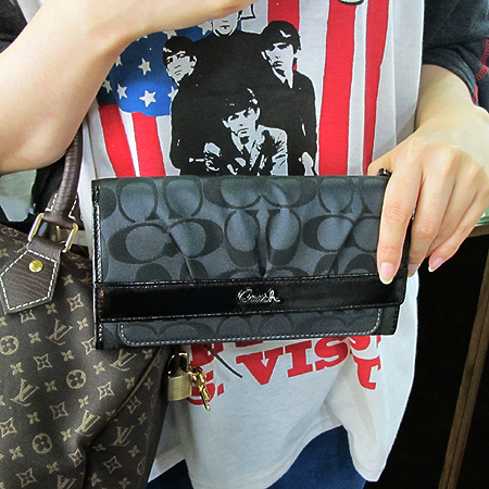Coach(��ġ) ���� �ΰ� ��� ���� �ñ׳�ó �ڰ��� ������ �̹���6 - ���̺��� �߰���ǰ