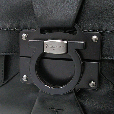 Ferragamo(��󰡸�) 21 B285 ��ġ�� �ΰ� ������ �� ȣ�� ����� �̹���4 - ���̺��� �߰���ǰ