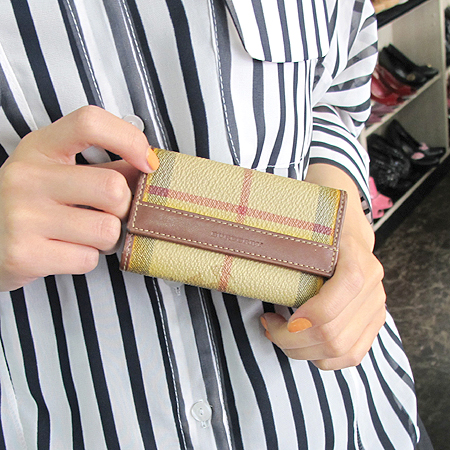 Burberry(������) Ŭ���� üũ 6Ȧ�� Ű���̽� �̹���5 - ���̺��� �߰���ǰ