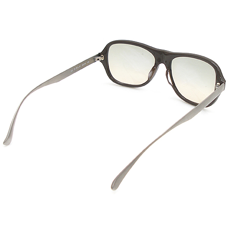 ���;ط���(Viktor&Rolf) 70-0014 ���� ƼŸ�� ���۶� �̹���3 - ���̺��� �߰���ǰ