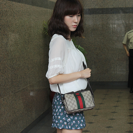 Gucci(����) 162910 GG �ΰ� PVC ��� ��Ƽġ ����� ũ�ν��� �̹���6 - ���̺��� �߰���ǰ