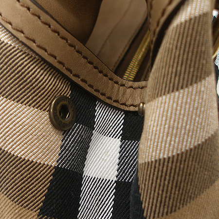 Burberry(������) 2011 �Ż� ��ġ�ʵ� ���μ� ��Ʈ�� + ��� ��Ʈ�� �̹���4 - ���̺��� �߰���ǰ