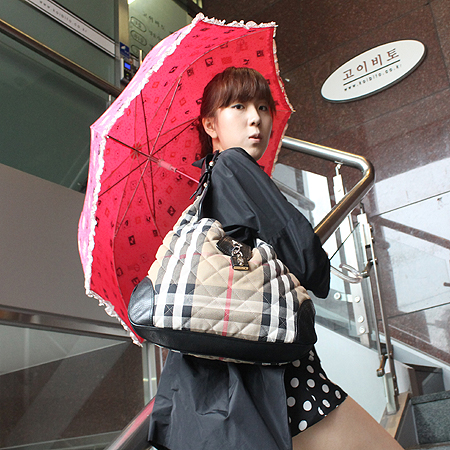 Burberry(������) HBA004 ���μ� üũ �к긯 ���� ȣ�� ����� [��ġ��] �̹���5 - ���̺��� �߰���ǰ
