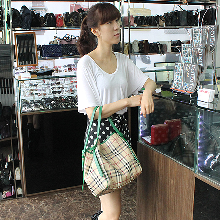 Burberry(������) ��� üũ PVC �׸����� ����� [��������] �̹���6 - ���̺��� �߰���ǰ