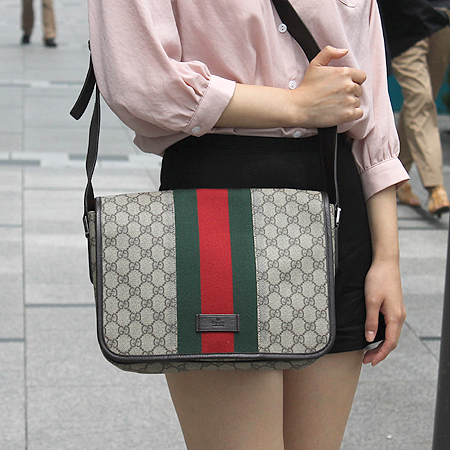 Gucci(����) 180692 GG �ΰ� PVC ũ�ν��� �̹���5 - ���̺��� �߰���ǰ
