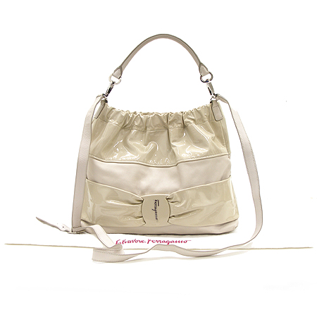 Ferragamo(��󰡸�) 21 A619 ���̴�Ʈ ���� ��� 2 WAY [�б�������] �̹���2 - ���̺��� �߰���ǰ