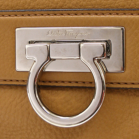 Ferragamo(��󰡸�) EZ 21-A871 ���� ��ġ�� ��Ŭ ī�� ���� 2-WAY �̹���4 - ���̺��� �߰���ǰ