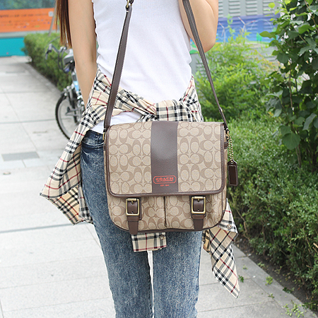 Coach(��ġ) �ñ׳�ó PVC ������ ũ�ν��� �̹���6 - ���̺��� �߰���ǰ