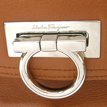 Ferragamo(��󰡸�) 21 4862 ���� ��ġ�� ����� �̹���3 - ���̺��� �߰���ǰ