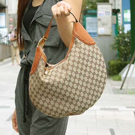 Gucci(����) 145764 GG�ΰ� �к긯 ȣ�� ����� [�б�����������2ȣ��] �̹���5 - ���̺��� �߰���ǰ