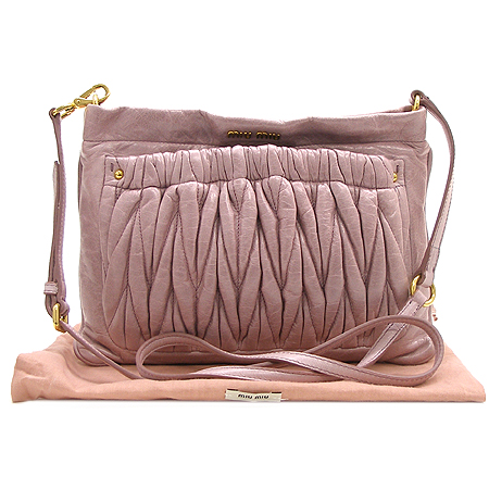 MiuMiu(�̿�̿�) CONTENITOR MATELASSE'LUX �Ÿ� ũ�ν��� �̹���2 - ���̺��� �߰���ǰ