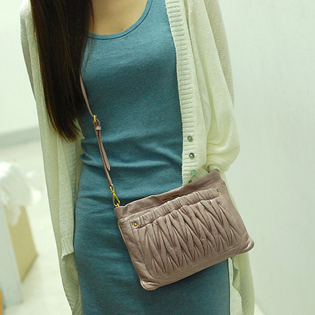 MiuMiu(�̿�̿�) CONTENITOR MATELASSE'LUX �Ÿ� ũ�ν��� �̹���6 - ���̺��� �߰���ǰ