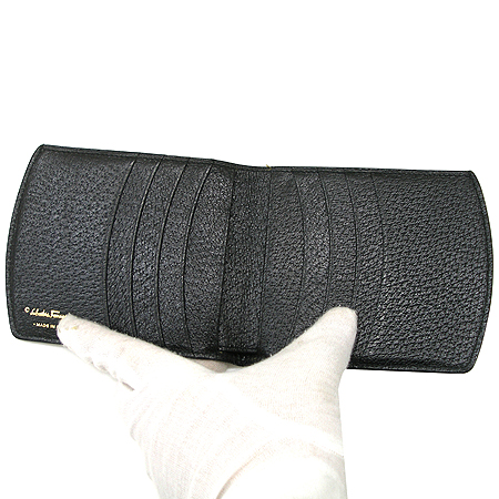 Ferragamo(��󰡸�) 66 2026 ���� ����ΰ� 8ũ����ī�� ������ �̹���3 - ���̺��� �߰���ǰ