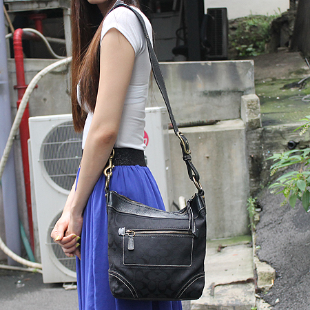 Coach(��ġ) 10403 �ñ׳�ó �ڰ��� ��� �� ũ�ν� �� �̹���6 - ���̺��� �߰���ǰ