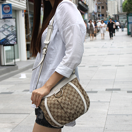 Gucci(����) 203257 GG�ΰ� �к긯 ũ�ν��� [�б�����������2ȣ��] �̹���6 - ���̺��� �߰���ǰ