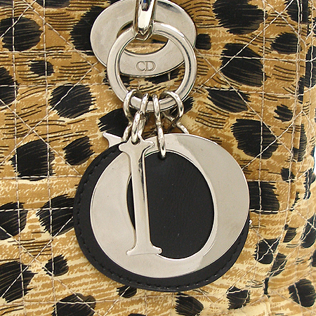 Dior(ũ����î���) �׿��ĵ� ���� ���̵� ��Ʈ�� �̹���4 - ���̺��� �߰���ǰ