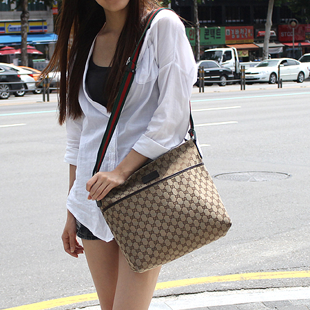 Gucci(����) 189751 GG�ΰ� �ڰ��� ��� ũ�ν��� [�б�������] �̹���6 - ���̺��� �߰���ǰ