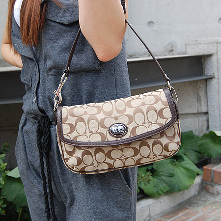Coach(��ġ) 44014 �ñ׳��ķΰ� ���� ��Ƽġ ����� �̹���6 - ���̺��� �߰���ǰ