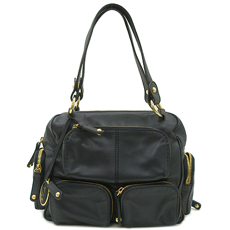 ����  �����