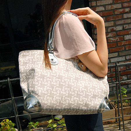 Celine(������) 96411 �ΰ� PVC �ǹ� ��Ż�� ��Ƽġ ���� ����� [�뱸�ݿ��纻��] �̹���6 - ���̺��� �߰���ǰ