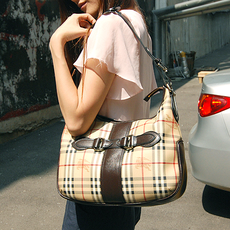 Burberry(������) Ŭ���� üũ ��Ʈ ��� ����� [��������] �̹���6 - ���̺��� �߰���ǰ