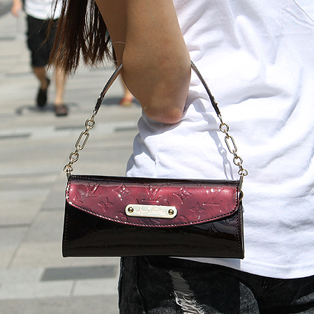 Louis Vuitton(���̺���) M93542 ���׷� ������ ���º��ٸ� �Ƹ����� Ŭ��ġ �� ����� �̹���6 - ���̺��� �߰���ǰ