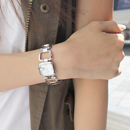 Gucci(����) YA125502 125.5 �ڰ��� 3����Ʈ ��ƿ ������ �ð� [�д����] �̹���6 - ���̺��� �߰���ǰ