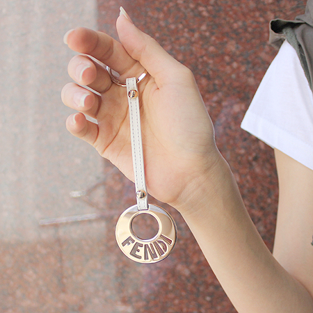 Fendi(���) ŰȦ�� �̹���5 - ���̺��� �߰���ǰ
