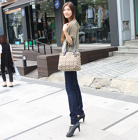 Coach(��ġ) �ñ׳�ó �ڰ��� ���̴�Ʈ ����� �̹���5 - ���̺��� �߰���ǰ