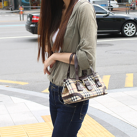 Burberry(������) HB H118 Ŭ���� üũ ��Ʈ ��� ��Ʈ�� [��������] �̹���5 - ���̺��� �߰���ǰ
